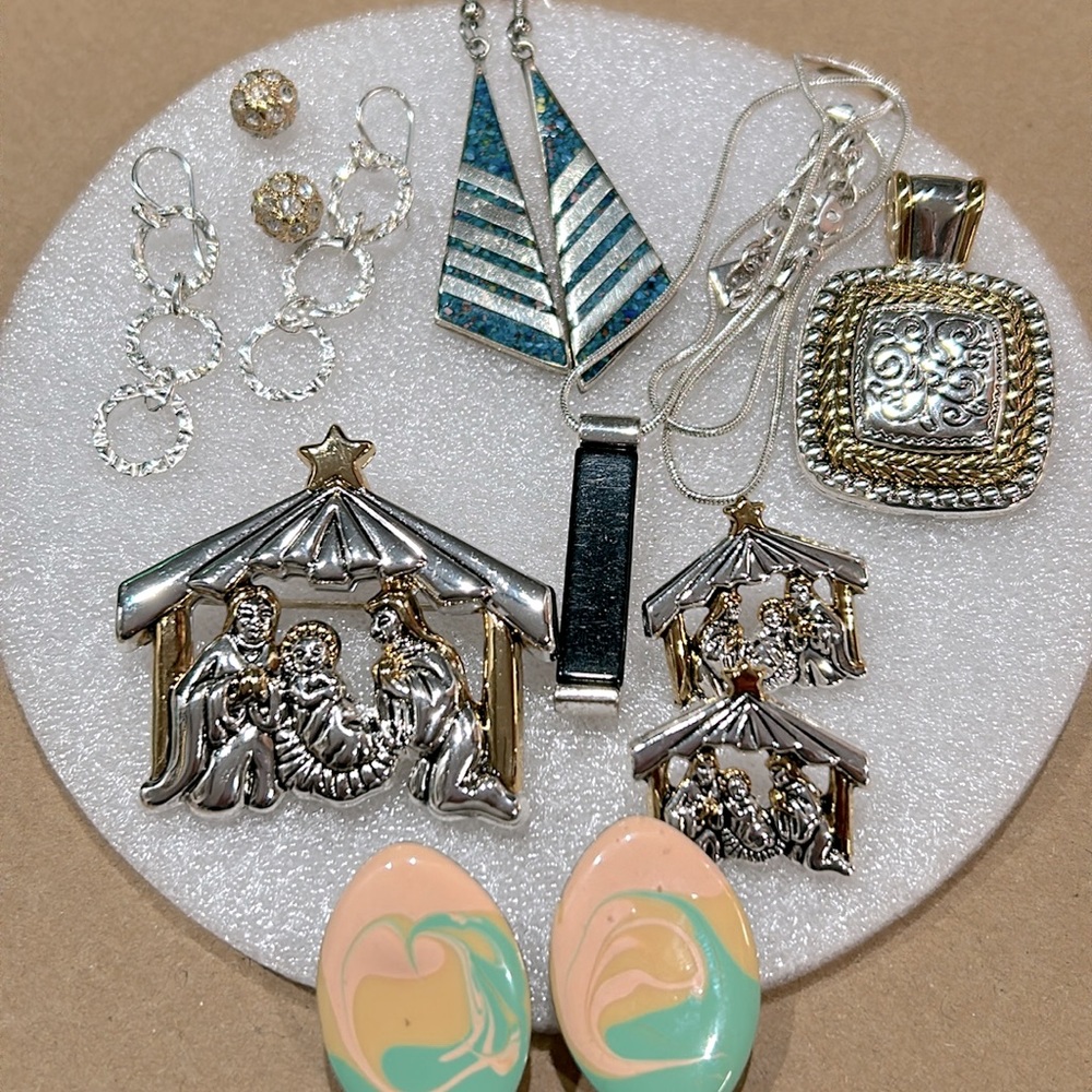 Jewelry bundle - Picture 3 of 16